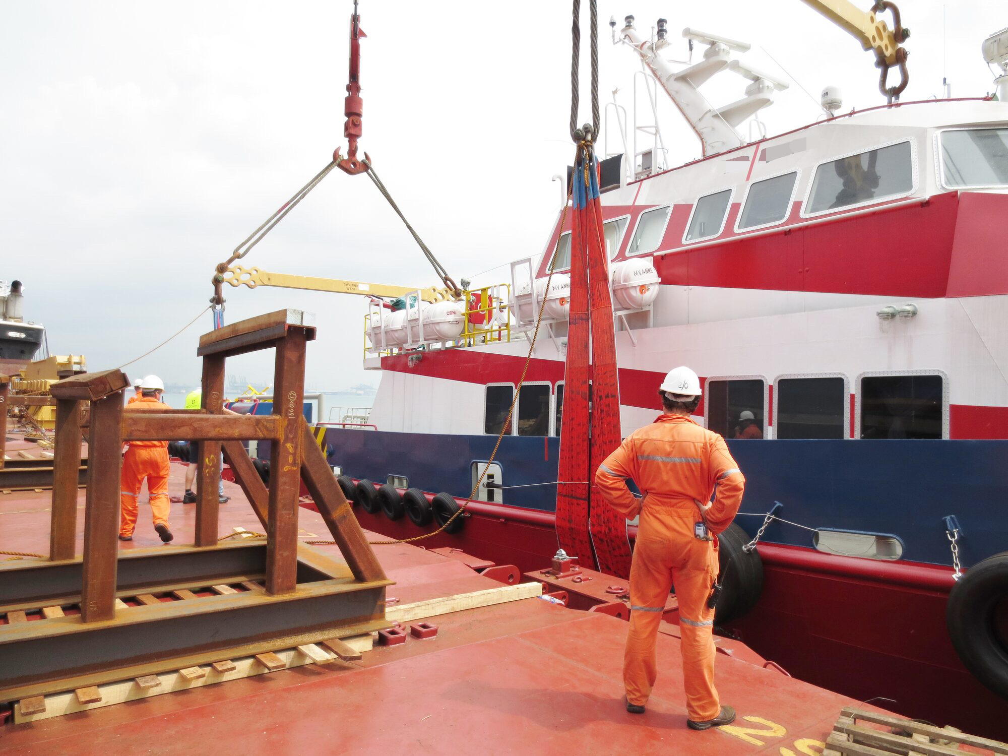 Heavy-lift equipment loading operation